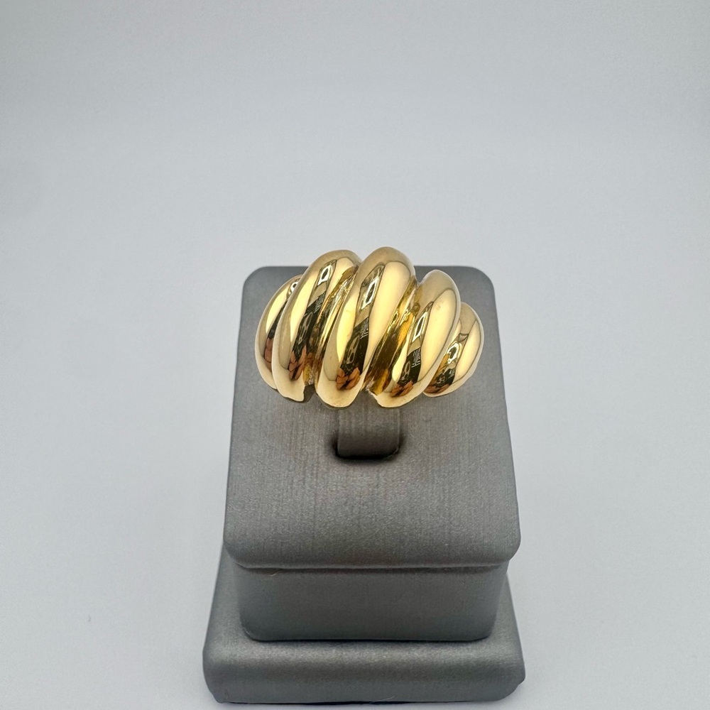 Elegant Gold-Tone Women's Ring
